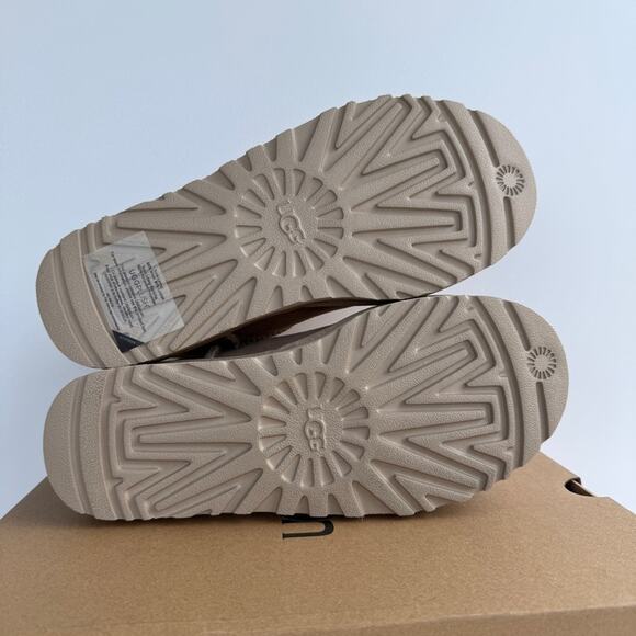 NIB • UGG Women's Classic Ultra Mini Size: 8 - Picture 6 of 9